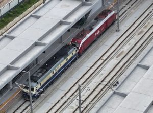 【颍泉发布】淮阜高铁启动全线接触网热滑试验-颍泉铁路建设